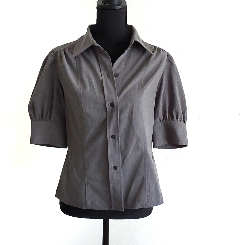 New York and Company size 6 short sleeve blouse